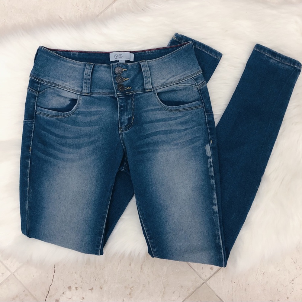 Woman’s Cello Size 3 Highwaisted Blue Skinny Jeans